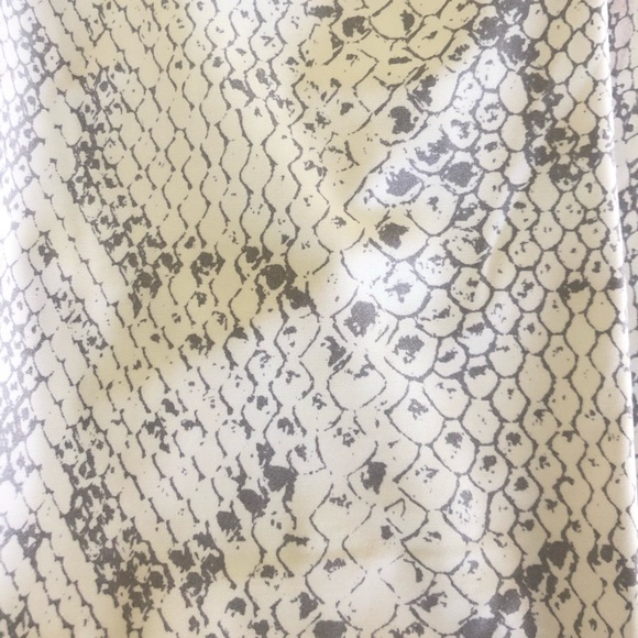 Onzie Python White Snakeskin Leggings - Picture 15 of 16